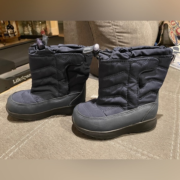 NWT Cat & Jack winter snow boots, size 9 - Picture 2 of 4